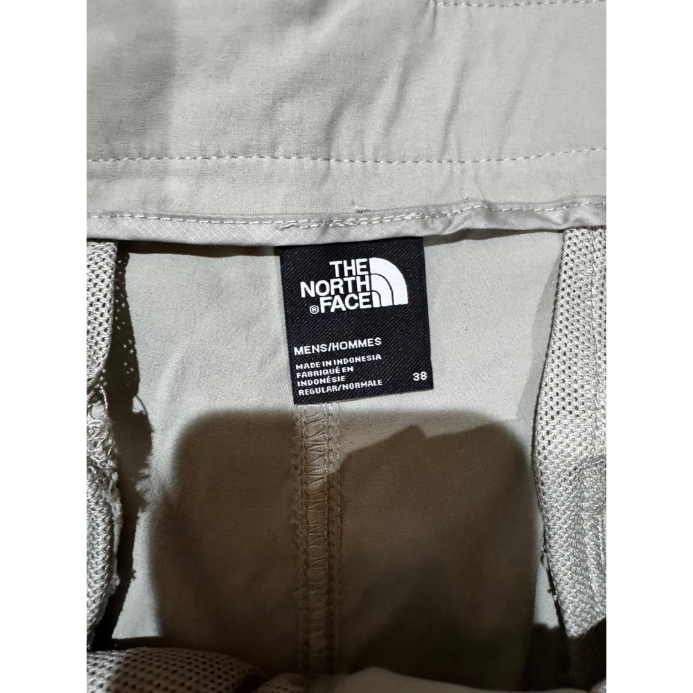Men's The North Face shorts size 38 light weight, gray/green